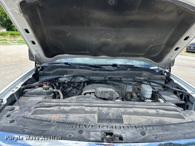 image for item EJ6960 2017 Chevrolet Silverado 3500HD flatbed pickup truck