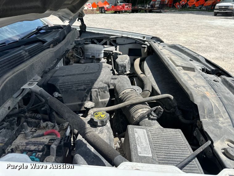 image for item EJ6960 2017 Chevrolet Silverado 3500HD flatbed pickup truck