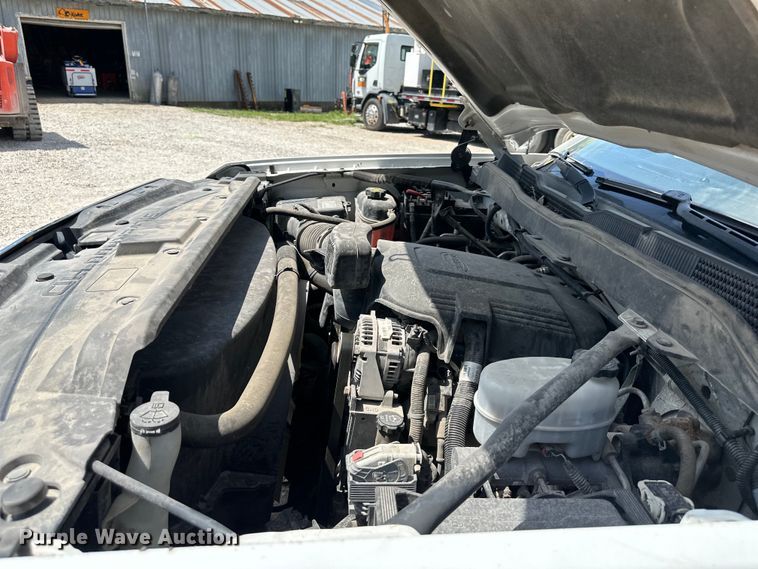 image for item EJ6960 2017 Chevrolet Silverado 3500HD flatbed pickup truck