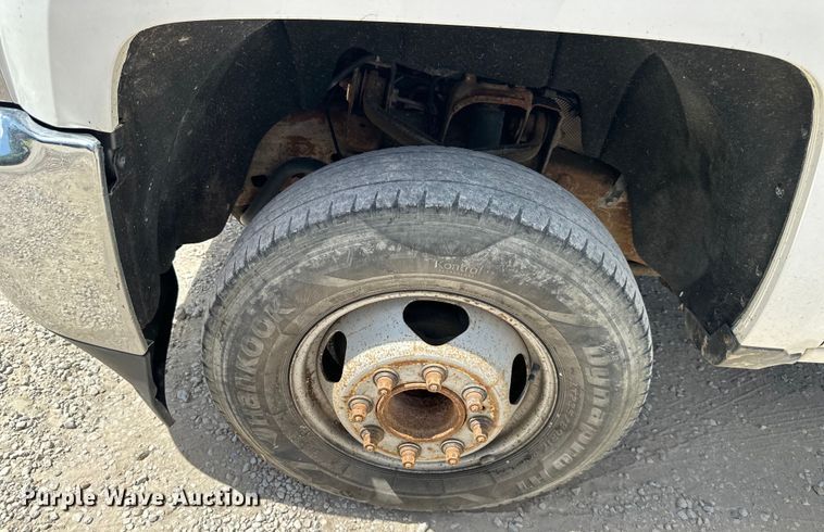 image for item EJ6960 2017 Chevrolet Silverado 3500HD flatbed pickup truck