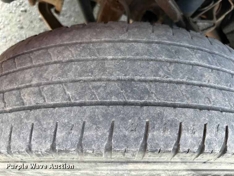 image for item EJ6960 2017 Chevrolet Silverado 3500HD flatbed pickup truck