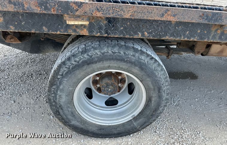 image for item EJ6960 2017 Chevrolet Silverado 3500HD flatbed pickup truck