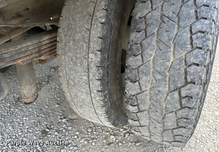 image for item EJ6960 2017 Chevrolet Silverado 3500HD flatbed pickup truck