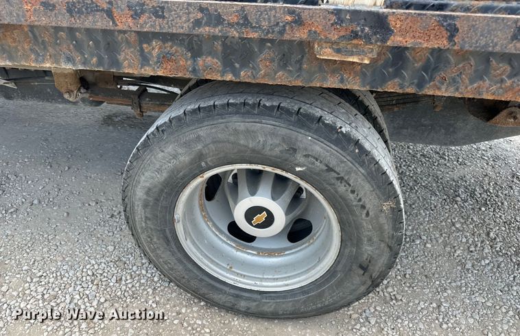 image for item EJ6960 2017 Chevrolet Silverado 3500HD flatbed pickup truck