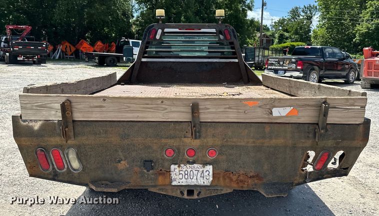 image for item EJ6961 2011 Chevrolet  Silverado 3500HD flatbed pickup truck