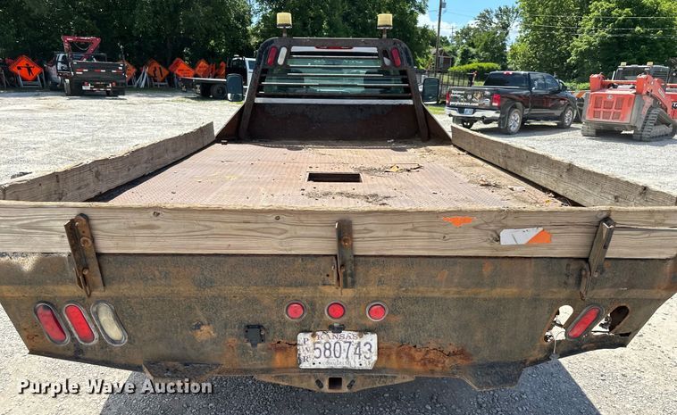 image for item EJ6961 2011 Chevrolet  Silverado 3500HD flatbed pickup truck