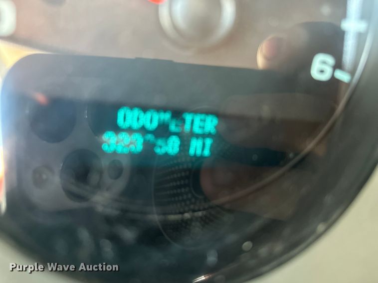 image for item EJ6961 2011 Chevrolet  Silverado 3500HD flatbed pickup truck