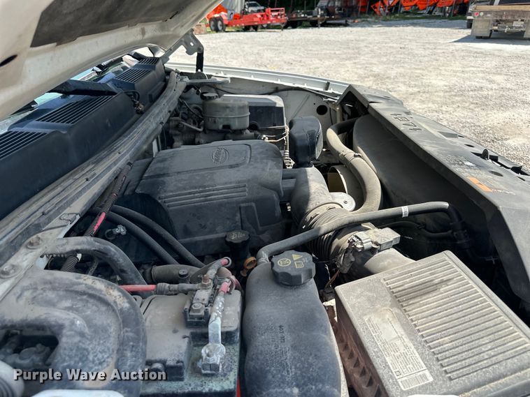 image for item EJ6961 2011 Chevrolet  Silverado 3500HD flatbed pickup truck