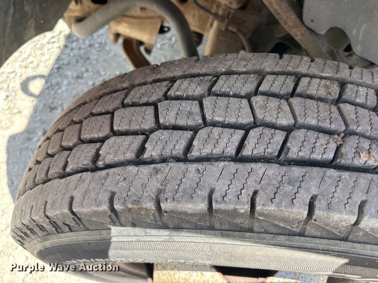 image for item EJ6961 2011 Chevrolet  Silverado 3500HD flatbed pickup truck