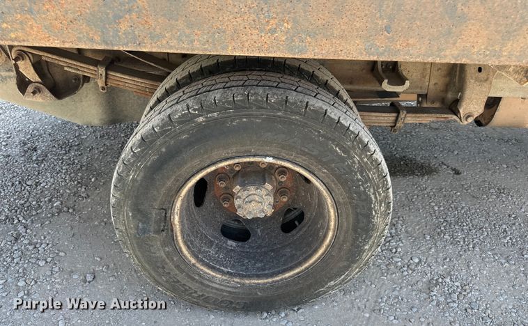 image for item EJ6961 2011 Chevrolet  Silverado 3500HD flatbed pickup truck