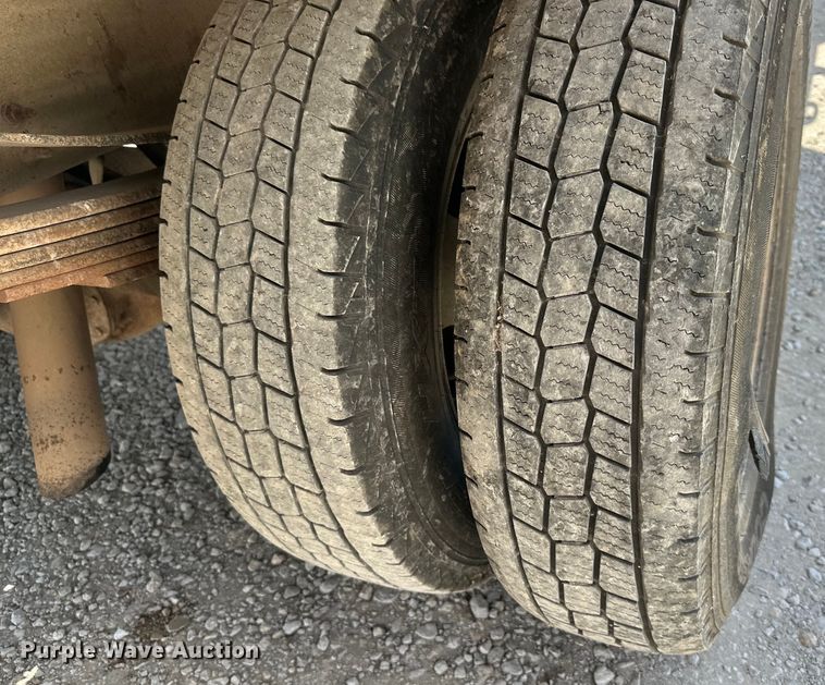 image for item EJ6961 2011 Chevrolet  Silverado 3500HD flatbed pickup truck