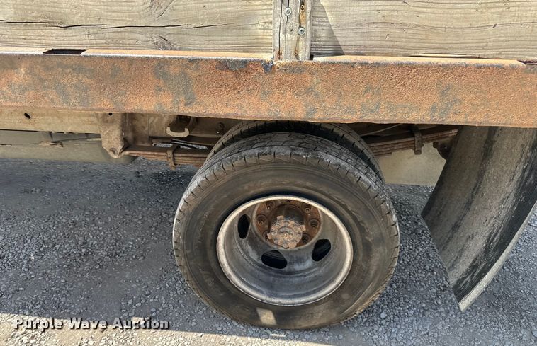 image for item EJ6961 2011 Chevrolet  Silverado 3500HD flatbed pickup truck