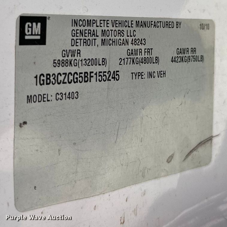 image for item EJ6961 2011 Chevrolet  Silverado 3500HD flatbed pickup truck