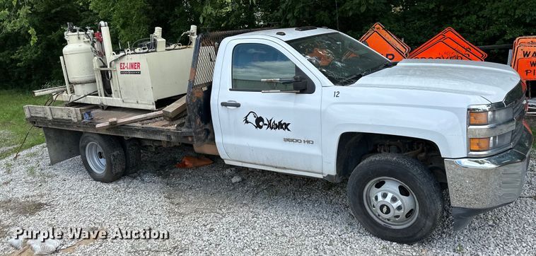 image for item EJ6962 2015 Chevrolet  Silverado 3500HD flatbed pickup truck