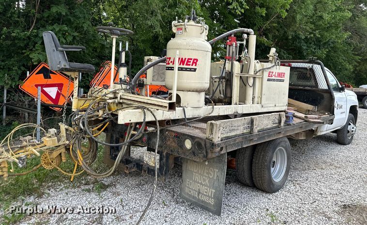 image for item EJ6962 2015 Chevrolet  Silverado 3500HD flatbed pickup truck