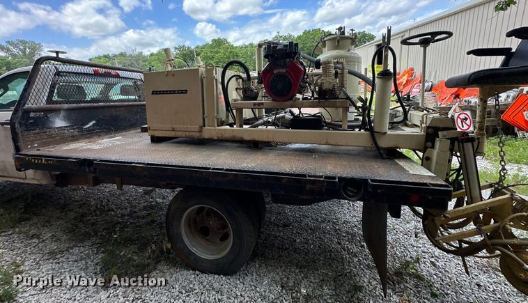 image for item EJ6962 2015 Chevrolet  Silverado 3500HD flatbed pickup truck