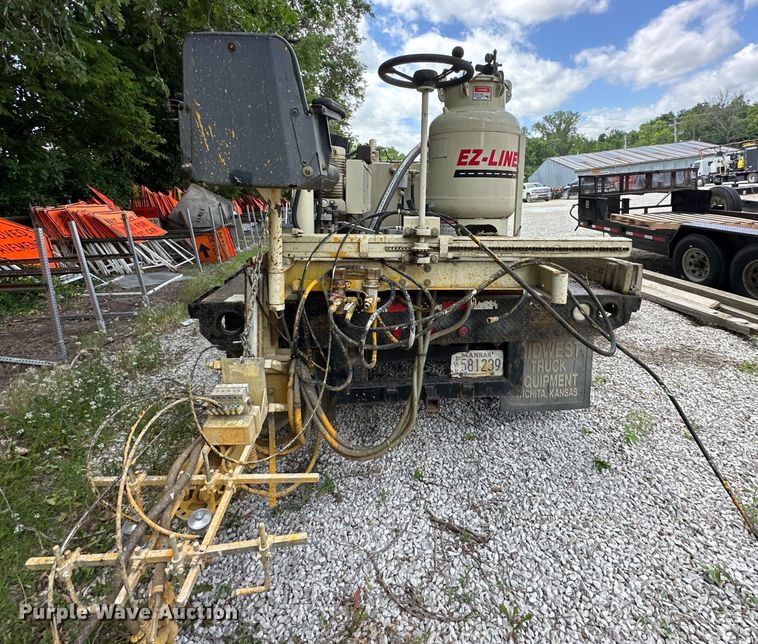 image for item EJ6962 2015 Chevrolet  Silverado 3500HD flatbed pickup truck