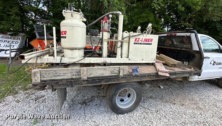 image for item EJ6962 2015 Chevrolet  Silverado 3500HD flatbed pickup truck