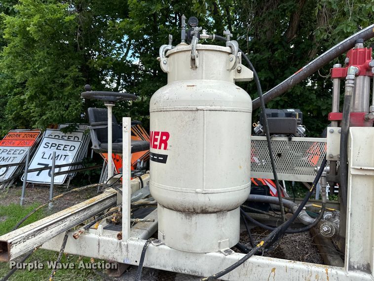 image for item EJ6962 2015 Chevrolet  Silverado 3500HD flatbed pickup truck