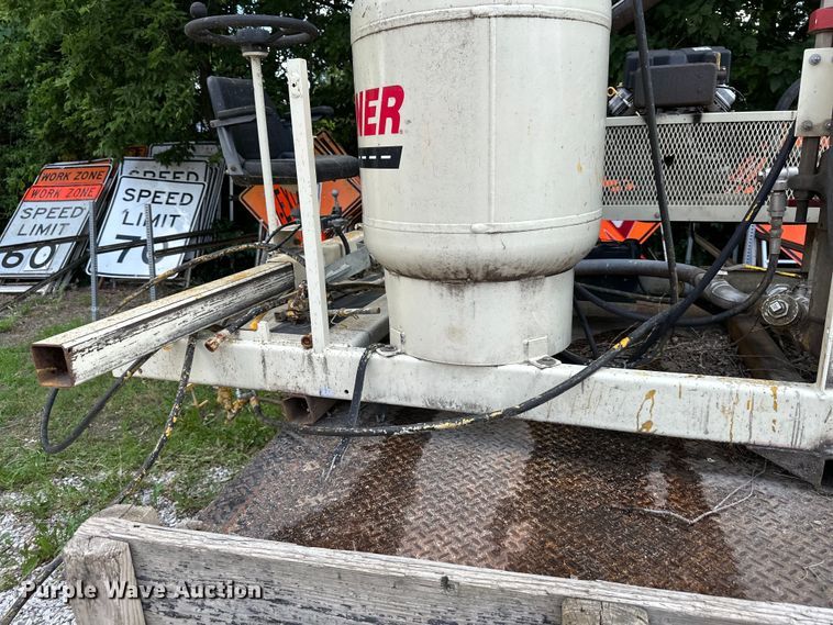 image for item EJ6962 2015 Chevrolet  Silverado 3500HD flatbed pickup truck