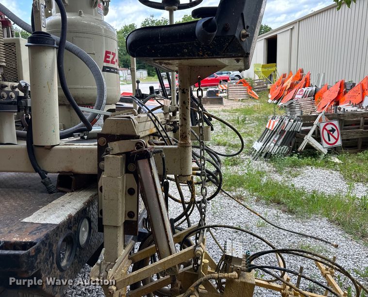 image for item EJ6962 2015 Chevrolet  Silverado 3500HD flatbed pickup truck