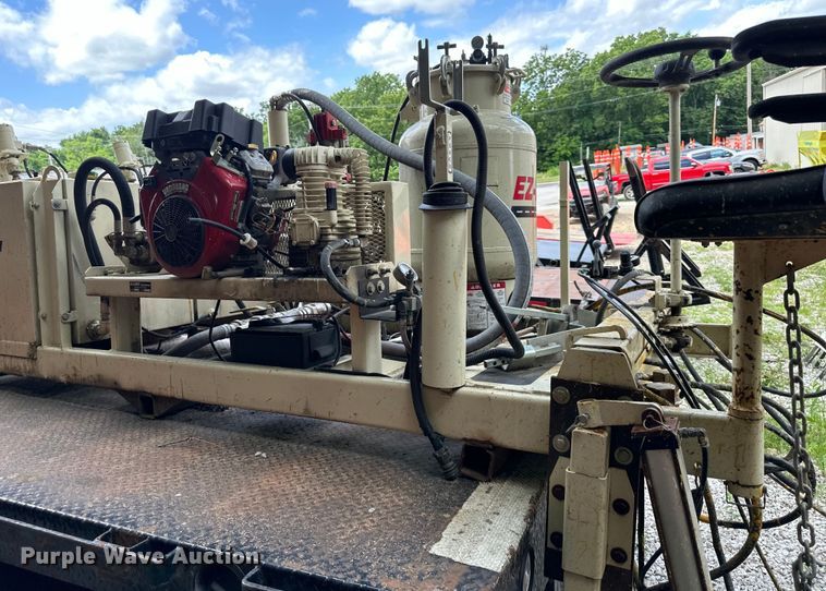 image for item EJ6962 2015 Chevrolet  Silverado 3500HD flatbed pickup truck