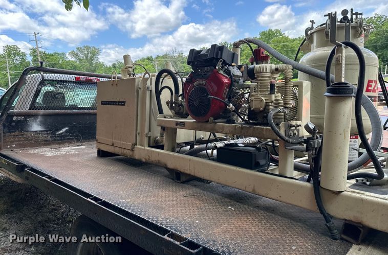 image for item EJ6962 2015 Chevrolet  Silverado 3500HD flatbed pickup truck