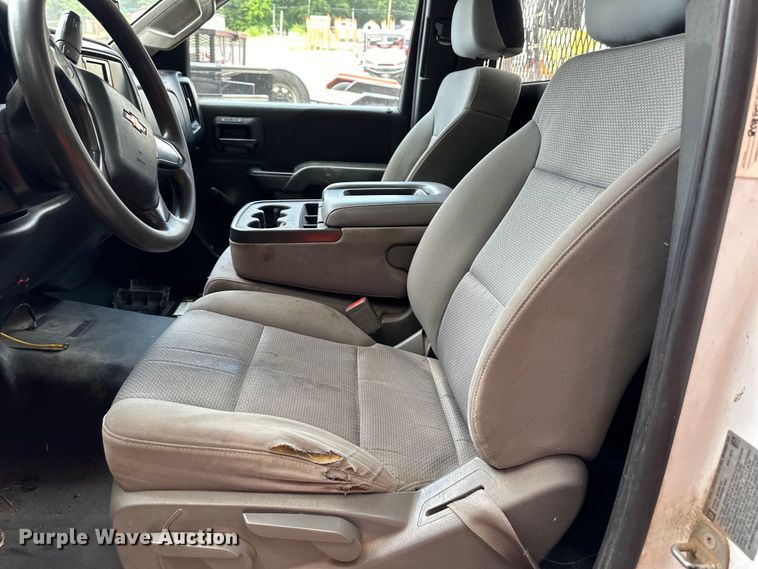 image for item EJ6962 2015 Chevrolet  Silverado 3500HD flatbed pickup truck