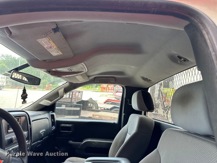 image for item EJ6962 2015 Chevrolet  Silverado 3500HD flatbed pickup truck