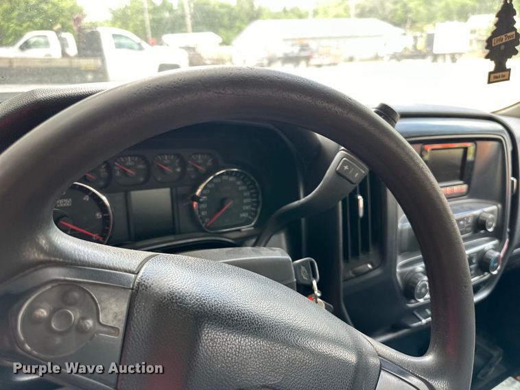 image for item EJ6962 2015 Chevrolet  Silverado 3500HD flatbed pickup truck