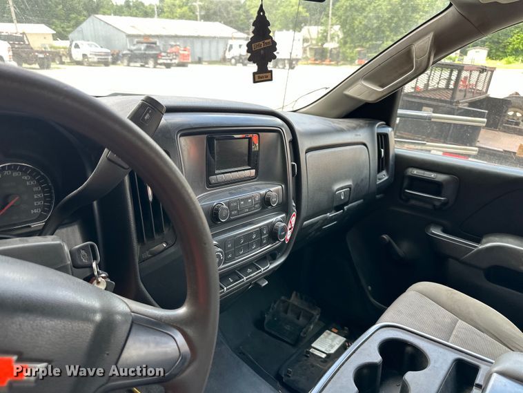 image for item EJ6962 2015 Chevrolet  Silverado 3500HD flatbed pickup truck