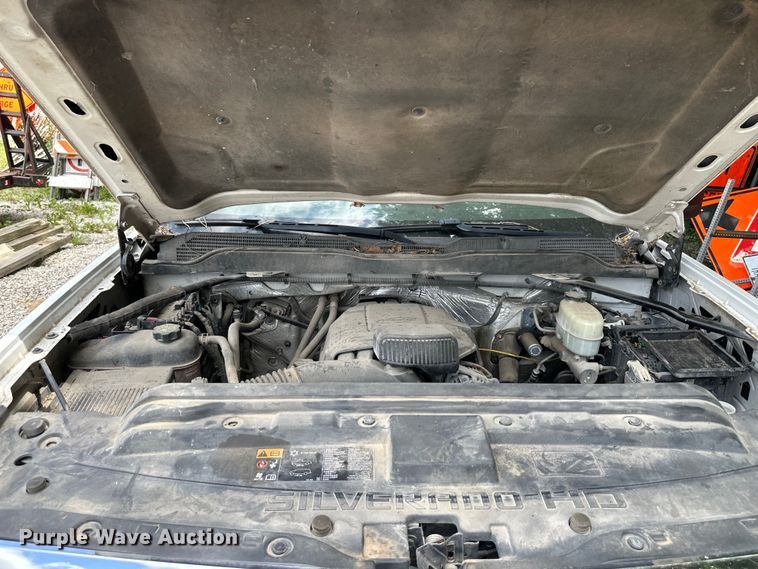 image for item EJ6962 2015 Chevrolet  Silverado 3500HD flatbed pickup truck