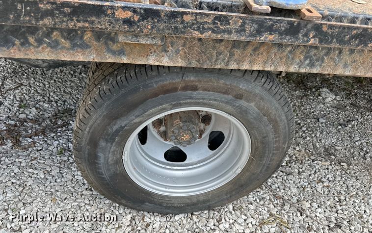 image for item EJ6962 2015 Chevrolet  Silverado 3500HD flatbed pickup truck