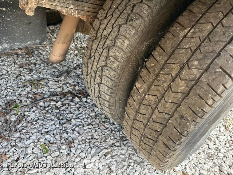 image for item EJ6962 2015 Chevrolet  Silverado 3500HD flatbed pickup truck