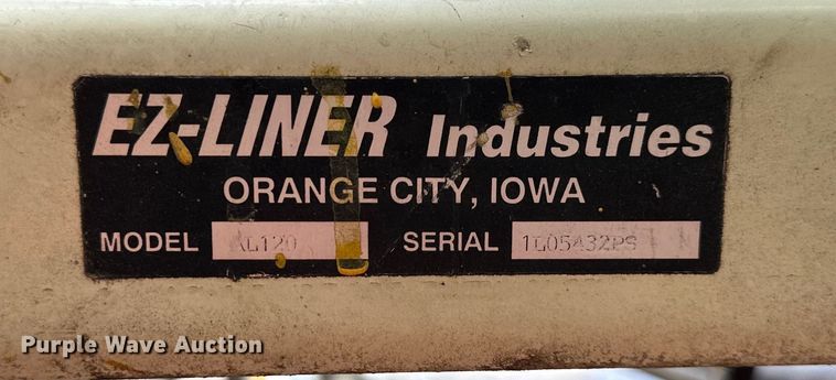 image for item EJ6962 2015 Chevrolet  Silverado 3500HD flatbed pickup truck