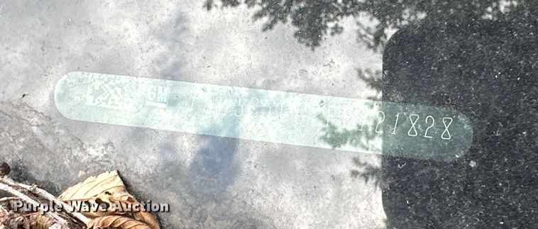 image for item EJ6962 2015 Chevrolet  Silverado 3500HD flatbed pickup truck