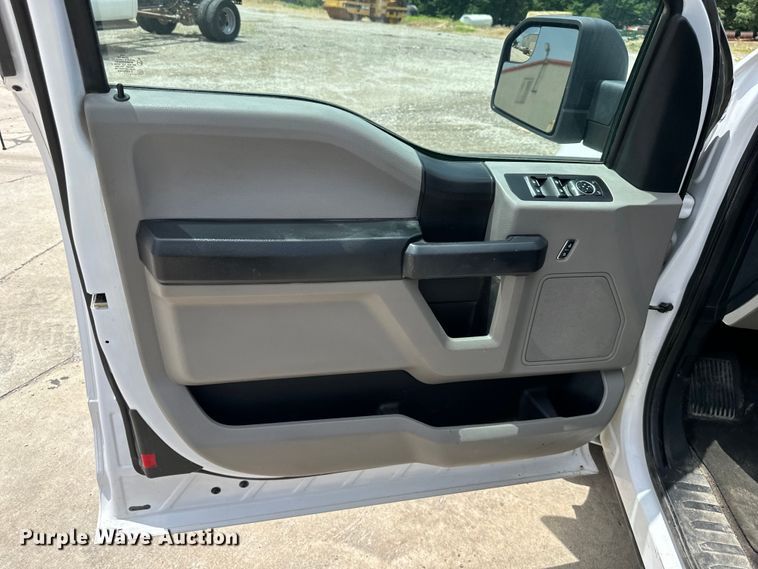 image for item EJ6989 2017 Ford F150 XL SuperCab pickup truck