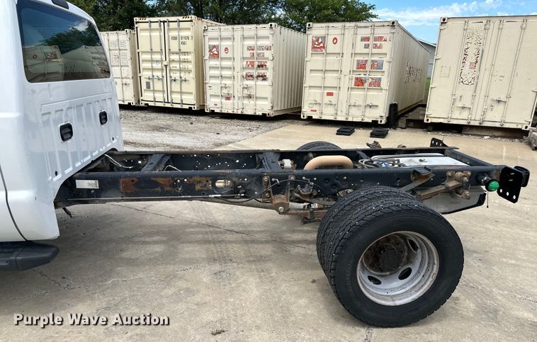 image for item EJ6990 2015 Ford F550 Super Duty truck cab and chassis