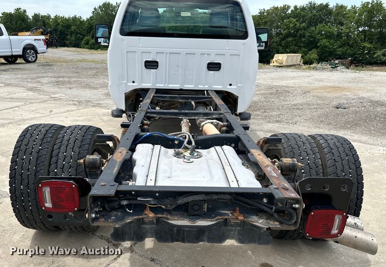 image for item EJ6990 2015 Ford F550 Super Duty truck cab and chassis