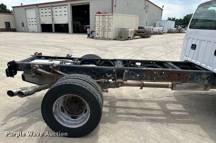 image for item EJ6990 2015 Ford F550 Super Duty truck cab and chassis