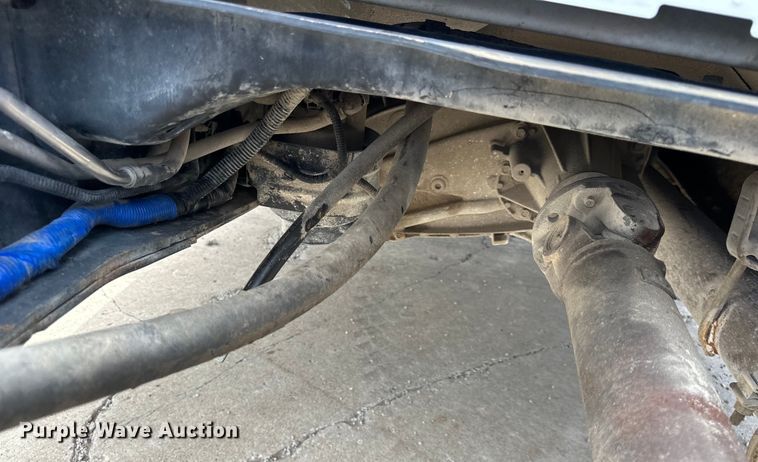 image for item EJ6990 2015 Ford F550 Super Duty truck cab and chassis