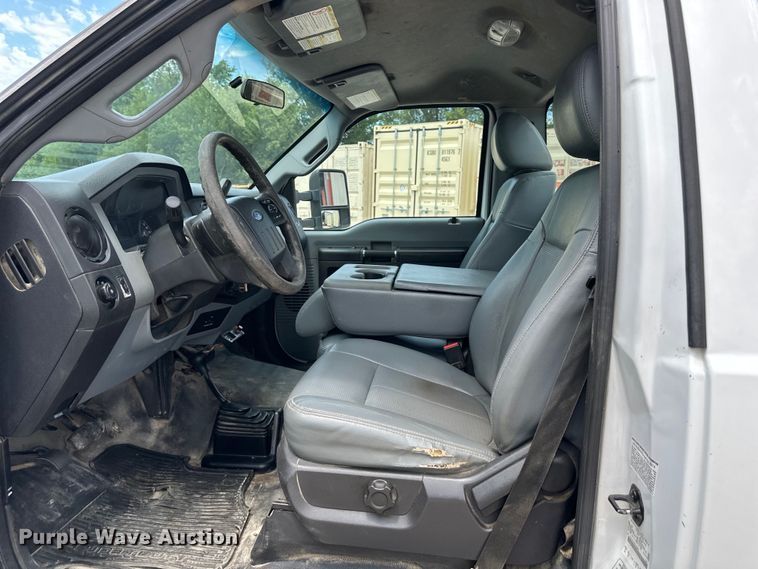 image for item EJ6990 2015 Ford F550 Super Duty truck cab and chassis