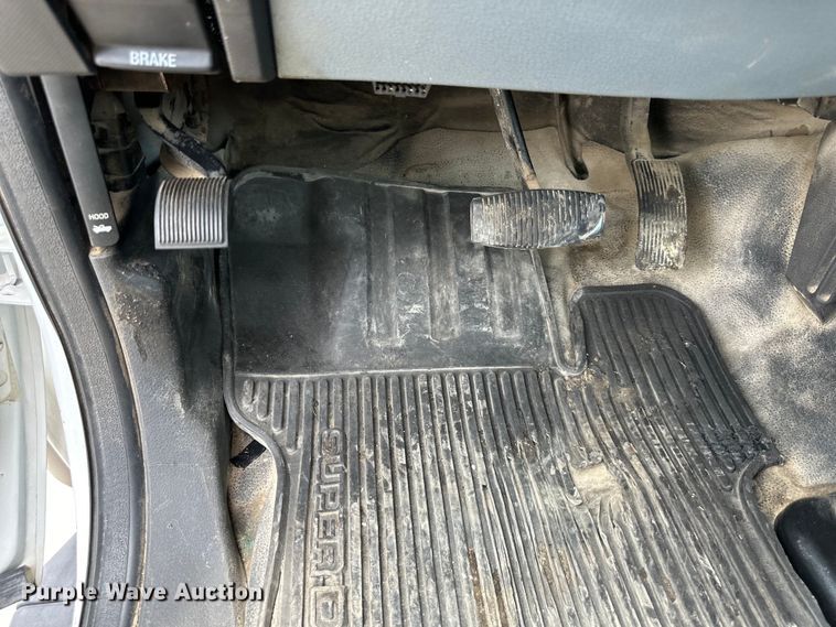 image for item EJ6990 2015 Ford F550 Super Duty truck cab and chassis