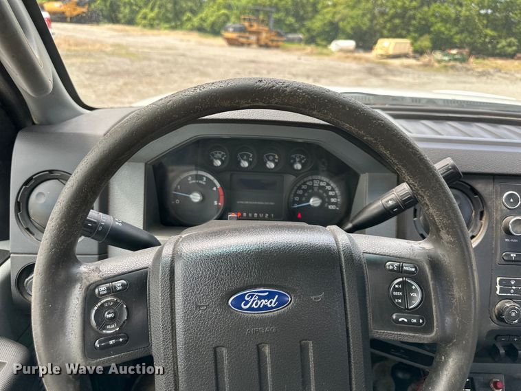 image for item EJ6990 2015 Ford F550 Super Duty truck cab and chassis