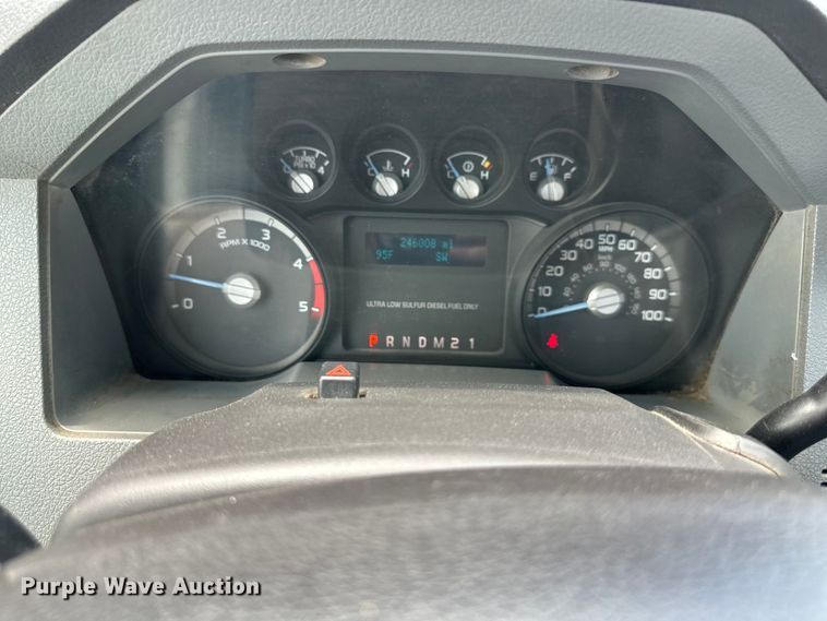 image for item EJ6990 2015 Ford F550 Super Duty truck cab and chassis