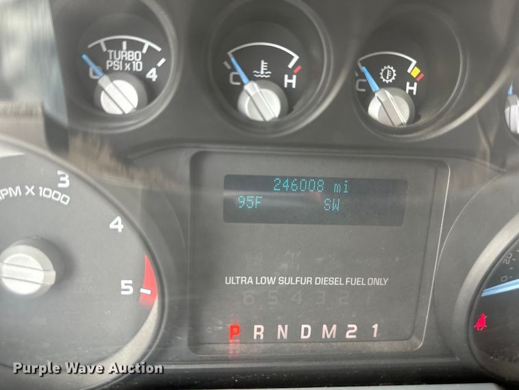 image for item EJ6990 2015 Ford F550 Super Duty truck cab and chassis