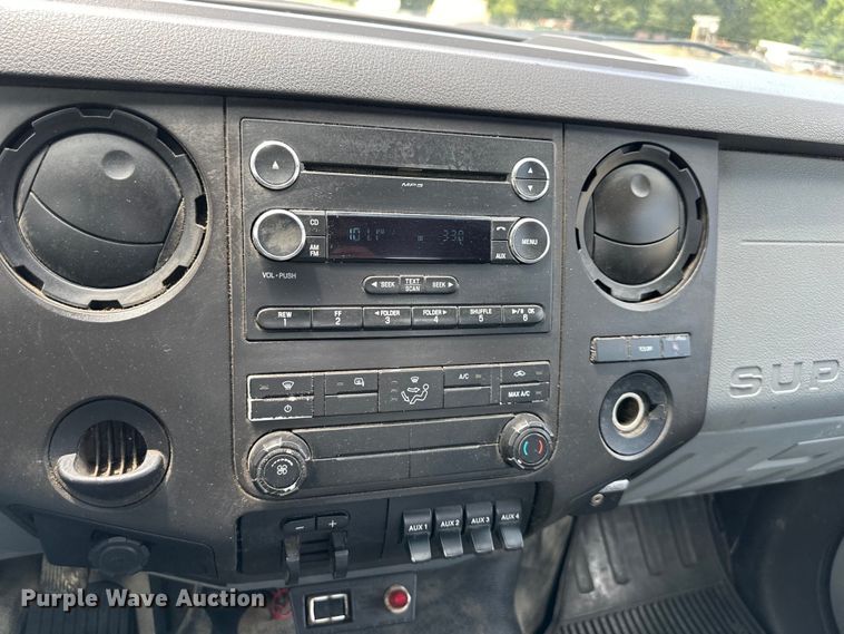 image for item EJ6990 2015 Ford F550 Super Duty truck cab and chassis