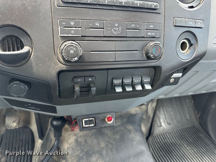 image for item EJ6990 2015 Ford F550 Super Duty truck cab and chassis