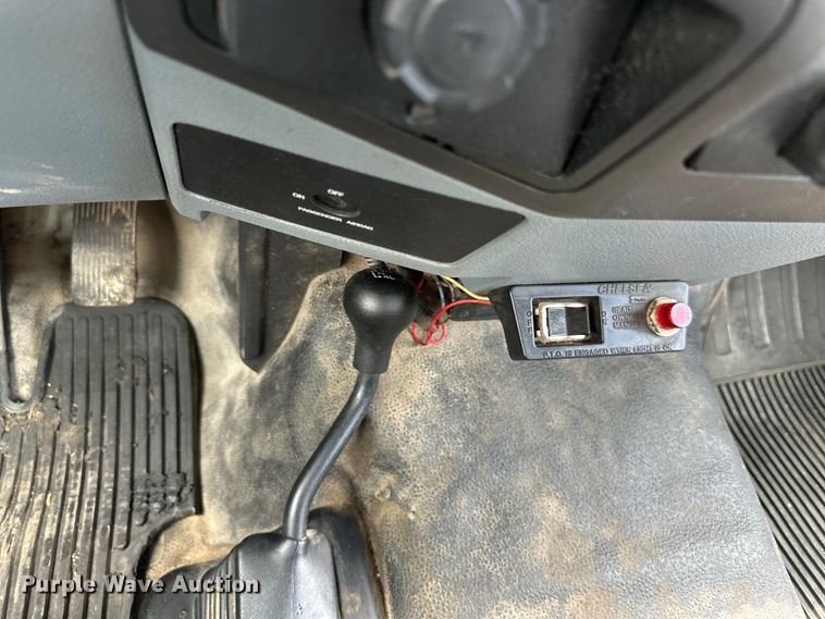 image for item EJ6990 2015 Ford F550 Super Duty truck cab and chassis