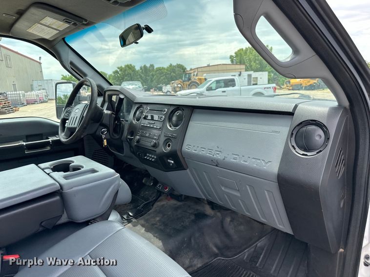 image for item EJ6990 2015 Ford F550 Super Duty truck cab and chassis